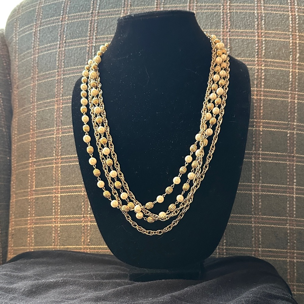 Elegant Gold Beaded Necklace